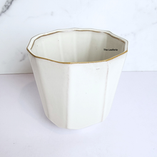 Load image into Gallery viewer, The Leaferie Quy white pot. ceramic material