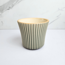 Load image into Gallery viewer, The Leaferie Waara ceramic pot.
