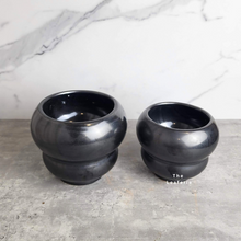 Load image into Gallery viewer, The Leaferie Dalip black pot. 2 sizes. ceramic pot. top view