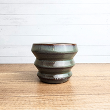 Load image into Gallery viewer, Bowee Flowerpot (2 sizes)