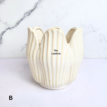 Load image into Gallery viewer, The Leaferie Castillo ceramic pot. 2 colours pink and white.