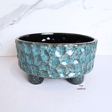 Load image into Gallery viewer, The Leaferie Bolin shallow pot with legs. ceramic material