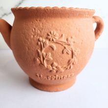 Load image into Gallery viewer, The Leaferie Yaarog terracotta kettle pot.