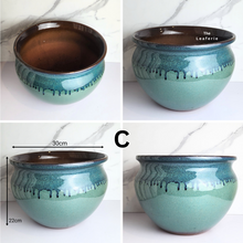 Load image into Gallery viewer, The Leaferie Albany Large green ceramic pot. Design C