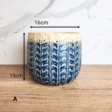 Load image into Gallery viewer, Aretie Flowerpot