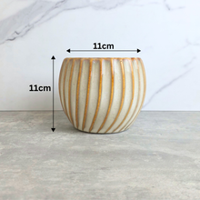 Load image into Gallery viewer, Verona Flowerpot