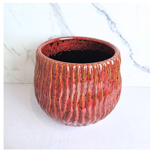 Load image into Gallery viewer, Calyra red ceramic flowerpot by the leaferie