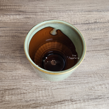 Load image into Gallery viewer, The Leaferie Bairn green flowerpot. ceramic material