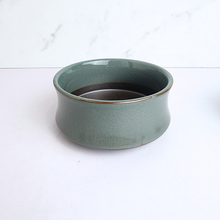 Load image into Gallery viewer, The Leaferie Zia Flowerpot. ceramic green pot