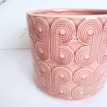 Load image into Gallery viewer, The Leaferie 70s ceramic pot in pink