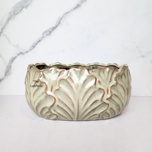 Load image into Gallery viewer, The Leaferie Jokinen Shallow flowerpot.ceramic materia