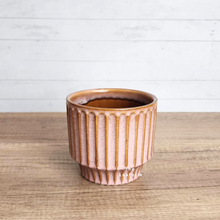Load image into Gallery viewer, The Leaferie Dieu Ceramic pot. 3 colours pink, white and green colour. . Pot pink