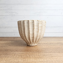 Load image into Gallery viewer, The Leaferie Tho Beige ceramic Pot.