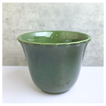 Load image into Gallery viewer, Alto Green ceramic planter with 'LEAFERIE' branding on a light gray background