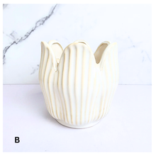 Load image into Gallery viewer, Castillo Flowerpot