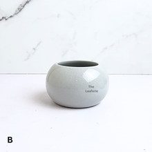 Load image into Gallery viewer, The Leaferie Indira round ceramic pot. 3 colours