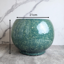 Load image into Gallery viewer, The Leaferie Aurora big Flowerpot. Ceramic material