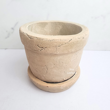 Load image into Gallery viewer, The Leaferie Yaritza Terracotta pot with tray