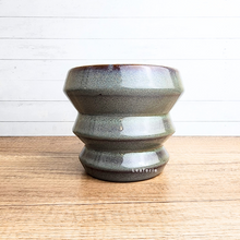 Load image into Gallery viewer, Bowee Flowerpot (2 sizes)