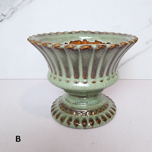 Load image into Gallery viewer, The Leaferie Amara flowerpot. 2 colours beige and green. ceramic material