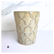 Load image into Gallery viewer, The Leaferie Isola pot. 2 colors ceramic pot. white and beige.