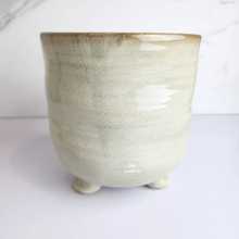 Load image into Gallery viewer, The Leaferie Kari ceramic pot with legs