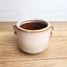 Load image into Gallery viewer, The Leaferie Phirun pot. 2 designs ceramic pot with handle