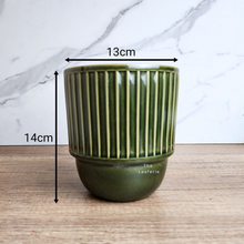Load image into Gallery viewer, The Leaferie shiri flowerpot. ceramic material . green and pink colour