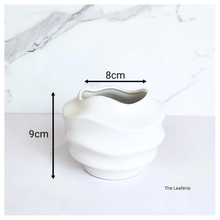 Load image into Gallery viewer, The Leaferie Nami white flowerpot. ceramic material
