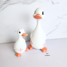 Load image into Gallery viewer, The Leaferie Ollie duck set of 2 ducklings. Material Resin.