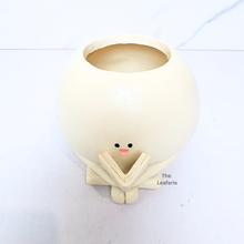 Load image into Gallery viewer, The Leaferie Nara resin flowerpot.