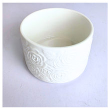 Load image into Gallery viewer, Orra White ceramic pot with textured design on a light gray background, featuring the brand 'LEAFERIE'.