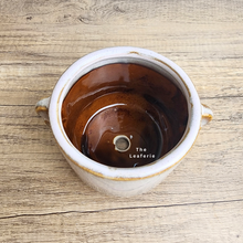 Load image into Gallery viewer, The Leaferie Phirun pot. 2 designs ceramic pot with handle