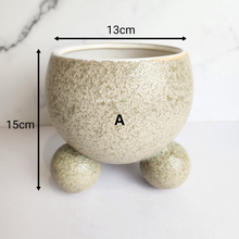 Load image into Gallery viewer, The Leaferie Luka pot with 3 legs. 2 sizes ceramic pot