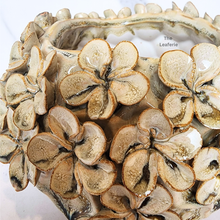 Load image into Gallery viewer, The Leaferie Handmade Gisele flowerpot. ceramic floral design