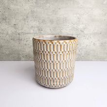 Load image into Gallery viewer, The Leaferie Bayani Flowerpot. ceramic beige planter.