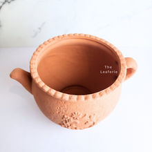 Load image into Gallery viewer, The Leaferie Yaarog terracotta kettle pot.