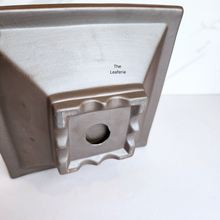 Load image into Gallery viewer, The Leaferie Mobee square shallow pot. ceramic material