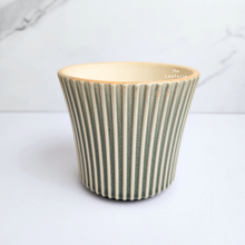 Load image into Gallery viewer, The Leaferie Waara ceramic pot.