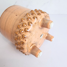 Load image into Gallery viewer, The Leaferie Keenan pot with stand. ceramic material