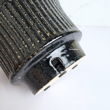 Load image into Gallery viewer, The Leaferie Valeria Black pot. ceramic material
