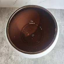 Load image into Gallery viewer, The Leaferie Aurora big Flowerpot. Ceramic material