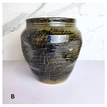 Load image into Gallery viewer, Anzu Leaferie ceramic flowerpot with green and black glaze on a white background, featuring the brand 'LEAFERIE'.