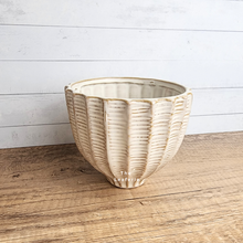 Load image into Gallery viewer, The Leaferie Tho Beige ceramic Pot.