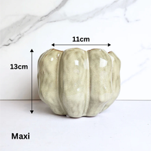 Load image into Gallery viewer, Beaumont Flowerpot (2 sizes)
