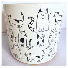 Load image into Gallery viewer, Niko Flowerpot (Cat design)