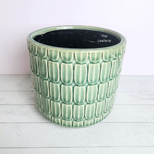 Load image into Gallery viewer, The Leaferie Kinsley flowerpot. 2 colours and size. ceramic material