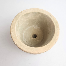 Load image into Gallery viewer, The Leaferie Yaritza Terracotta pot with tray