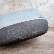Load image into Gallery viewer, The Leaferie Hubert long flowerpot. ceramic material