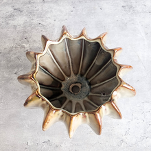 Load image into Gallery viewer, The Leaferie Jeroa beige flowerpot. ceramic material